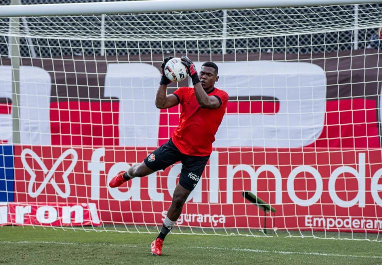 imagem da materia: Guarani deve contratar dupla do Vitória por empréstimo