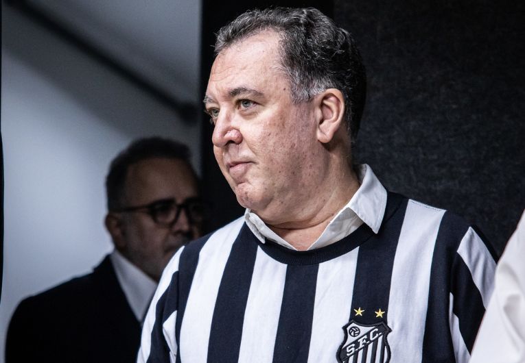 imagem da materia: Presidente do Santos confirma acerto com técnico para 2025