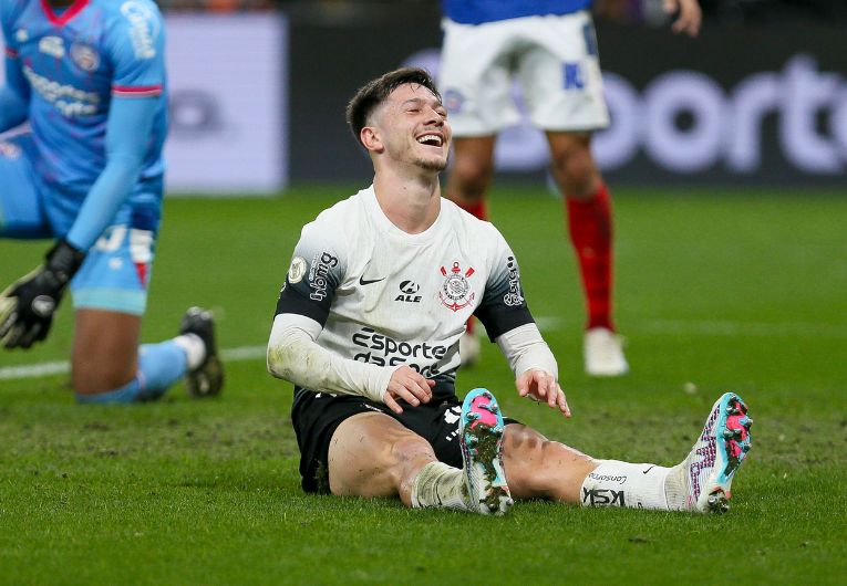 imagem da materia: Garro celebra reviravolta do Corinthians e elogia comissão