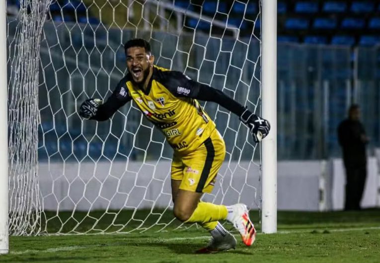 imagem da materia: Santo André anuncia a chegada de Carlão, goleiro de 39 anos