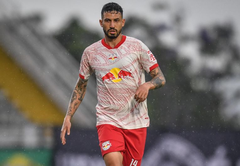 imagem da materia: Bragantino pode negociar zagueiro com o Vasco