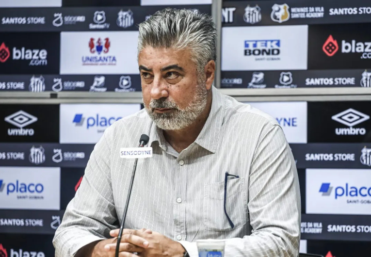 imagem da materia: Santos anuncia saídas no departamento de futebol