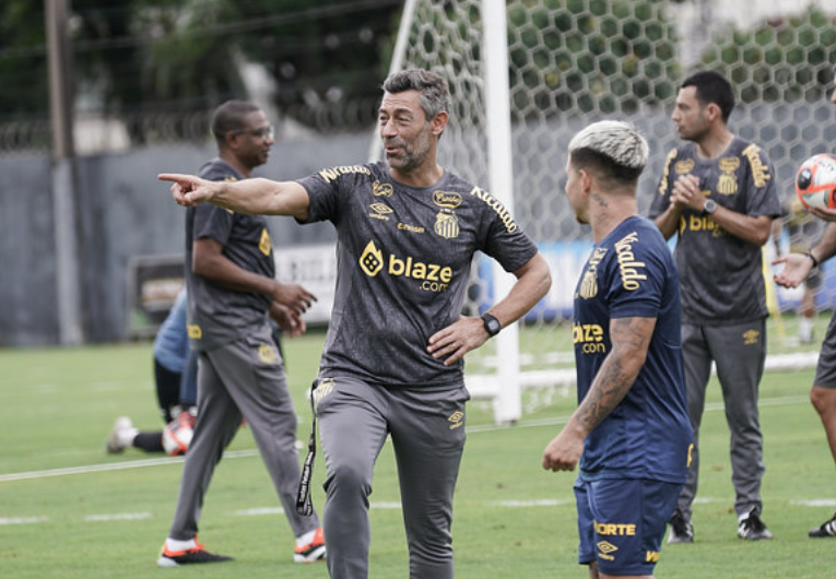 Santos inicia pré-temporada sob comando de Pedro Caixinha