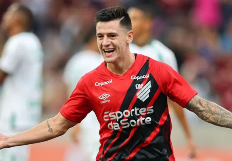 imagem da materia: Santos negocia empréstimo do lateral Léo Godoy, do Athletico