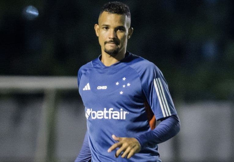 imagem da materia: Santos encaminha empréstimo de Zé Ivaldo, do Cruzeiro
