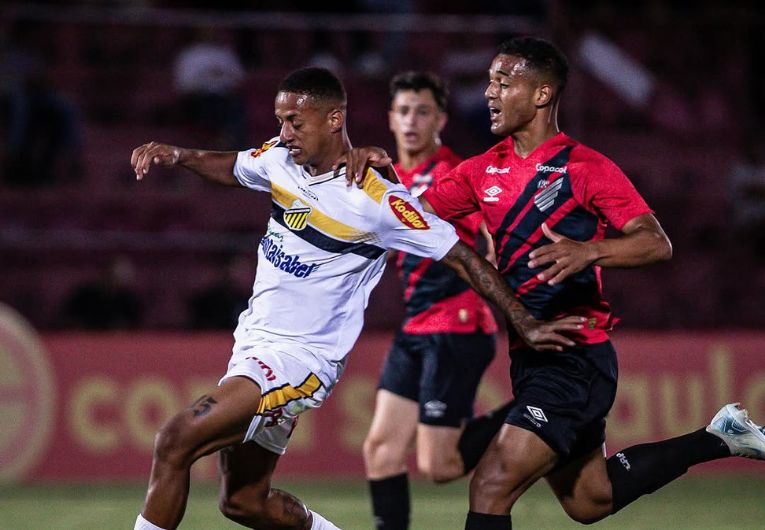 imagem da materia: Novorizontino perde para Athletico e é eliminado da Copinha