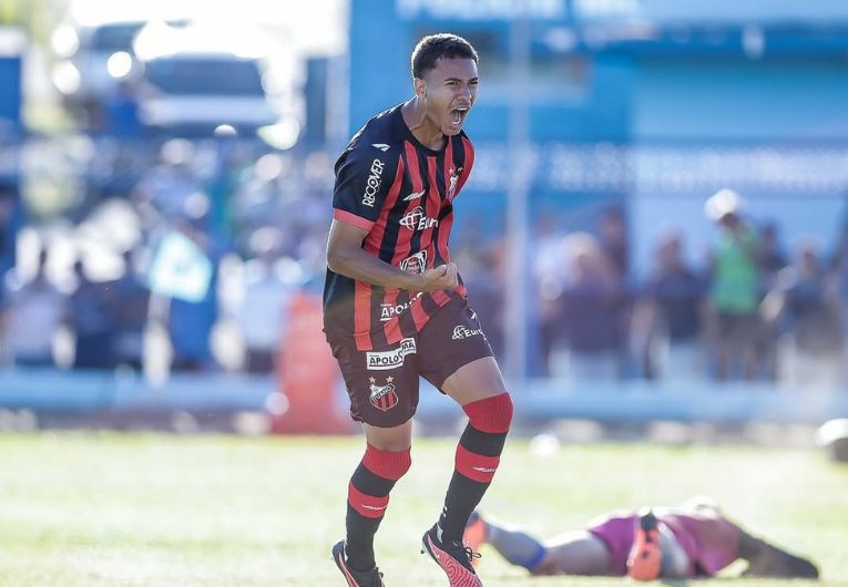 imagem da materia: Abdias e Erik são promovidos ao profissional do Ituano
