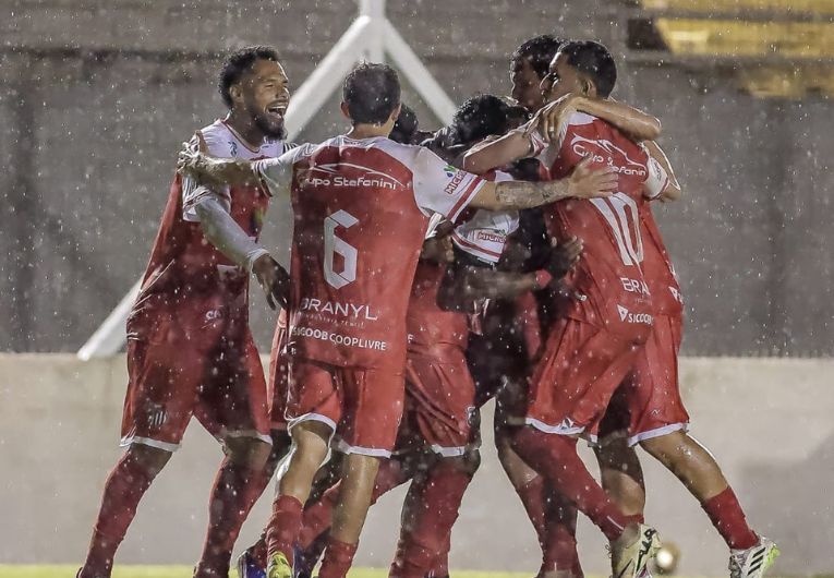 imagem da materia: Élio Sizenando elogia estreia do Capivariano na A2
