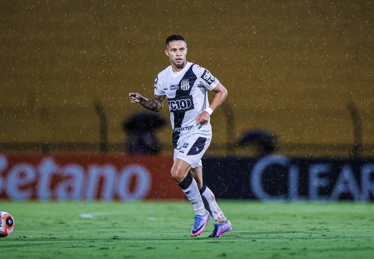 imagem da materia: Serginho celebra estreia pela Ponte Preta com vitória