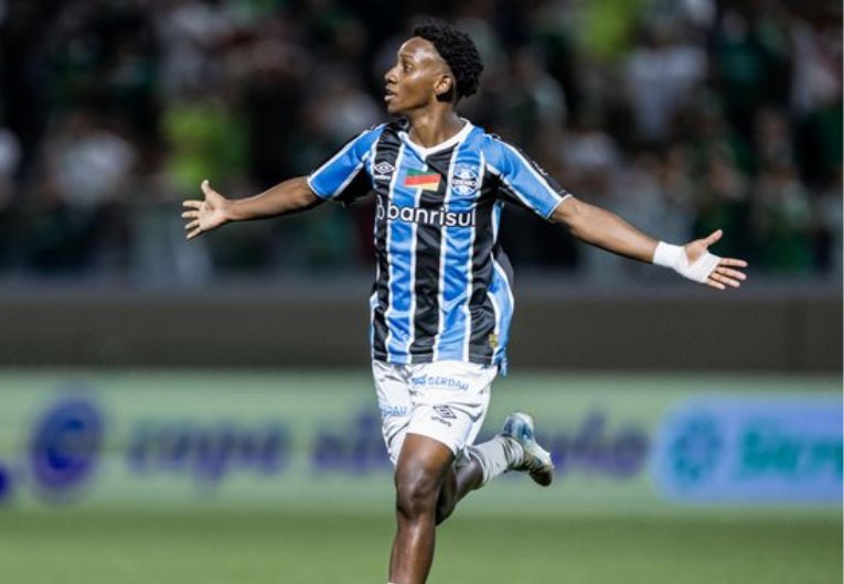 imagem da materia: Em jogo emocionante, Grêmio elimina Palmeiras