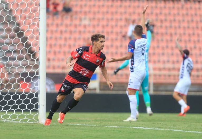imagem da materia: Berola marca 4 vezes em 2 jogos e supera marca no Ituano