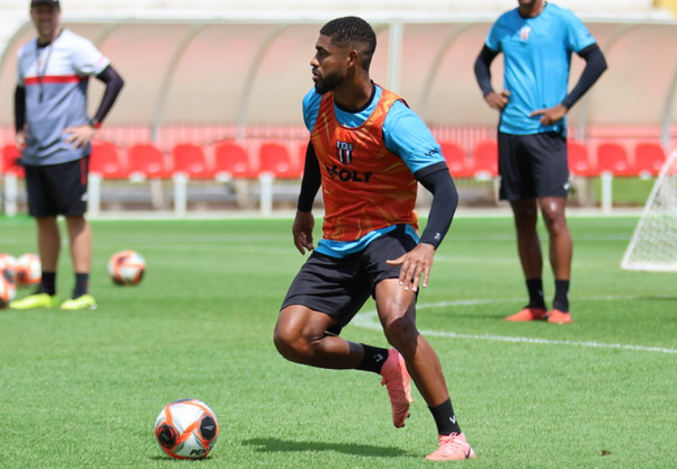 imagem da materia: Jean Mangabeira valoriza evolução do Botafogo-SP após empate