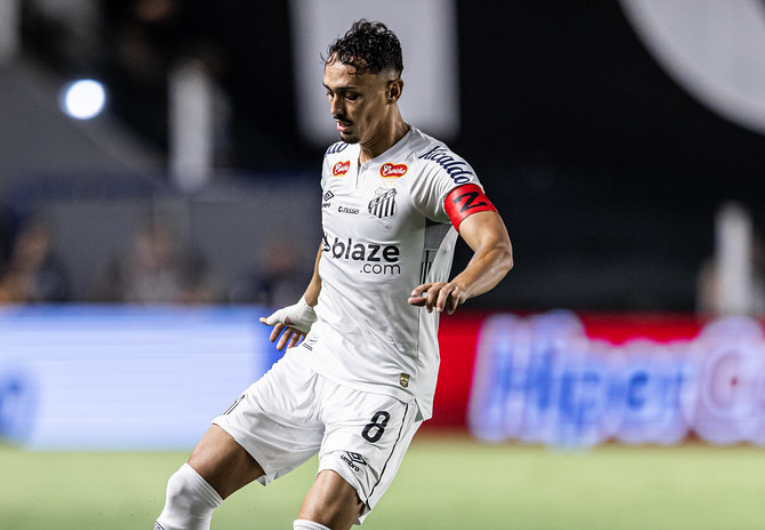 imagem da materia: Pituca pede desculpas à torcida do Santos após derrota