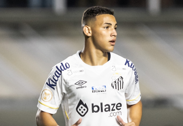 Santos avança por empréstimo de Deivid Washington