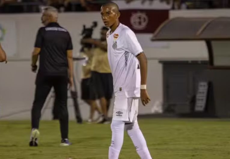 imagem da materia: Com gol do filho de Robinho, Santos goleia Jaciobá