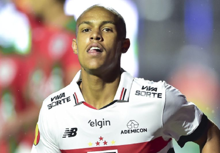 imagem da materia: Estrela de Ryan Francisco brilha, e São Paulo vence a Lusa