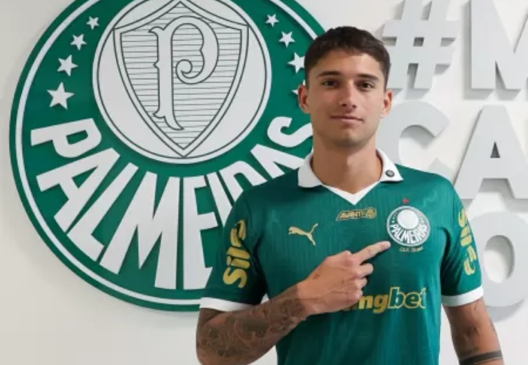 imagem da materia: Palmeiras oficializa a contratação de Emiliano Martínez