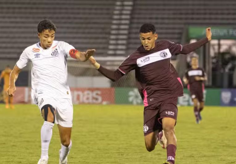 imagem da materia: Ferroviária vence o Santos e fica com a primeira posição