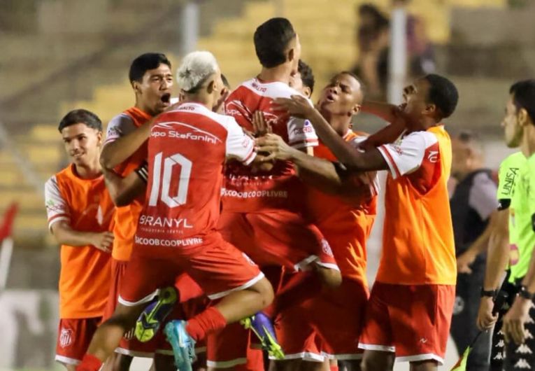 imagem da materia: Capivariano vence o Bahia e fica com a primeira posição