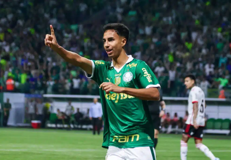 imagem da materia: Palmeiras recusa proposta milionária por Vitor Reis