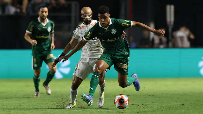 imagem da materia: Palmeiras vence primeiro clássico do ano com gol no fim
