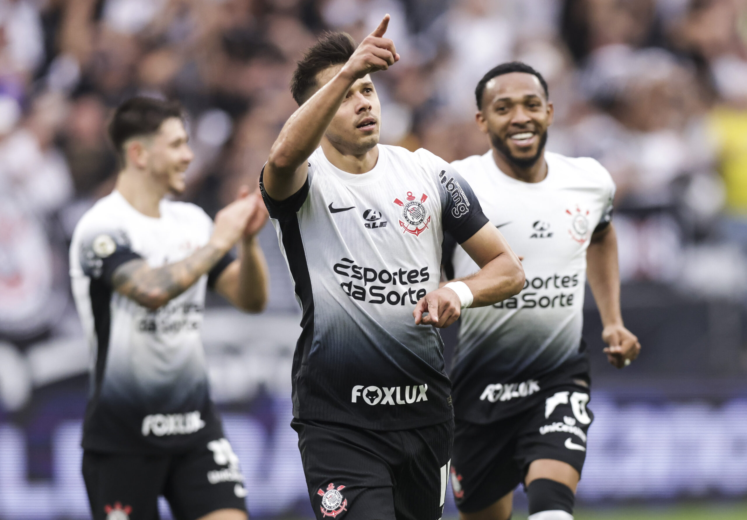 imagem da materia: Renovação de Romero é justa? Veja números pelo Corinthians