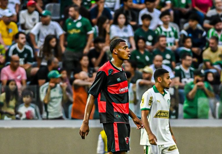 imagem da materia: Carlos Gabriel celebra classificação diante do Palmeiras