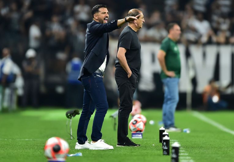 imagem da materia: Técnico e auxiliar do Corinthians projetam clássico