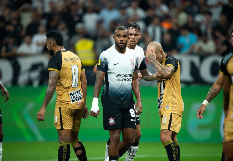 imagem da materia: Corinthians é único time 100% no Paulistão