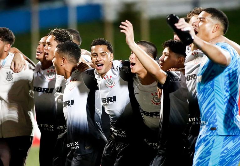 imagem da materia: Corinthians promove 11 jovens após fim da Copinha