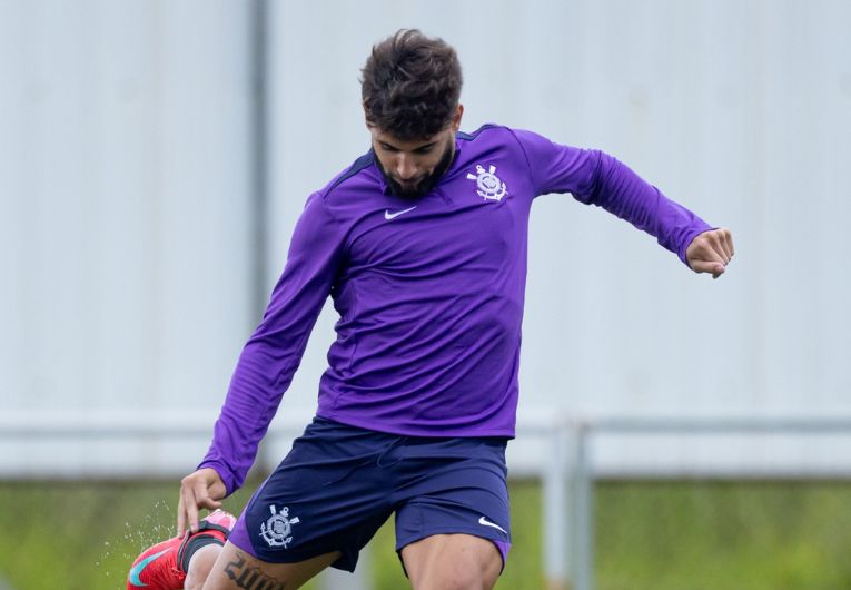 imagem da materia: Corinthians usa titulares e goleia em jogo-treino no CT