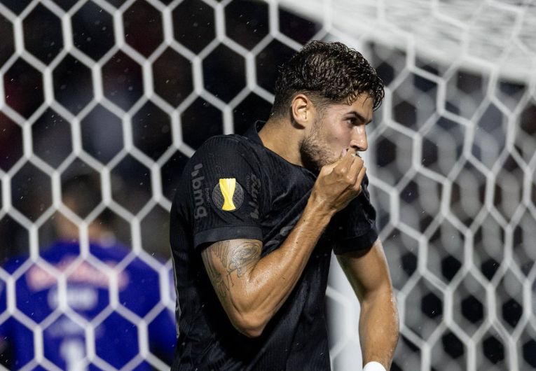 imagem da materia: Pedro Raul volta a marcar e é destaque do Corinthians