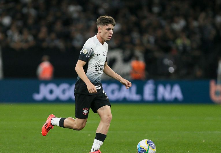 imagem da materia: Corinthians negocia renovação com Breno Bidon