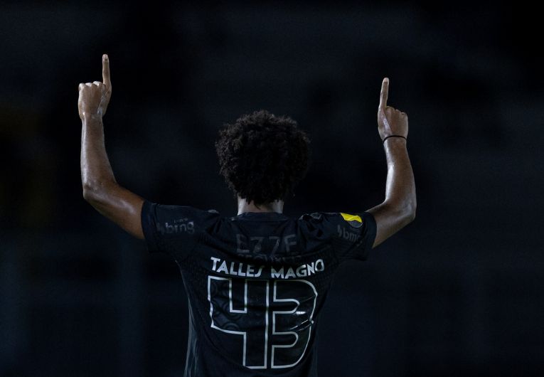 imagem da materia: Talles Magno celebra boa fase no Corinthians