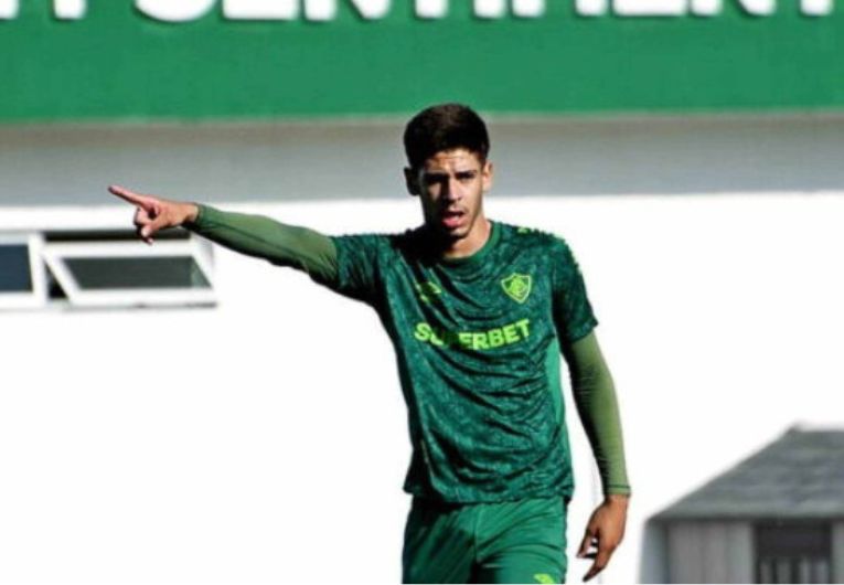 imagem da materia: Guarani tenta empréstimo de lateral-direito do Fluminense