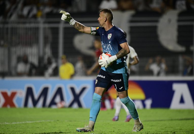 imagem da materia: Goleiro exalta torcida da Portuguesa após empate em Campinas