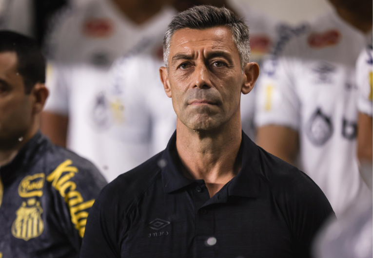 imagem da materia: Técnico do Santos, Caixinha passa por cirurgia oftalmológica