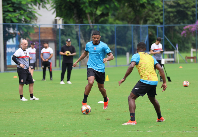 imagem da materia: Botafogo-SP treina em Guararema antes de enfrentar o Santos