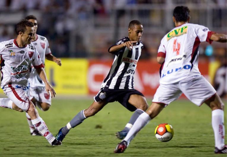 imagem da materia: Reestreia de Neymar: relembre a primeira partida pelo Santos