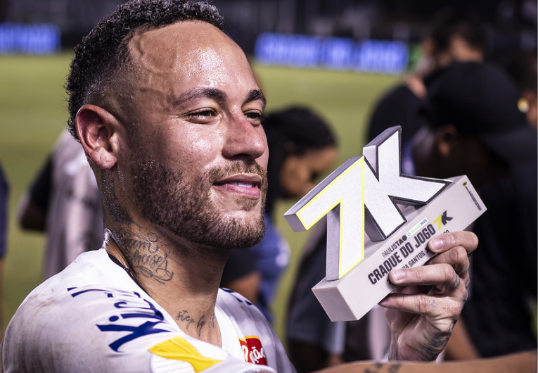 Neymar reestreia pelo Santos com direito a ‘Craque do Jogo’