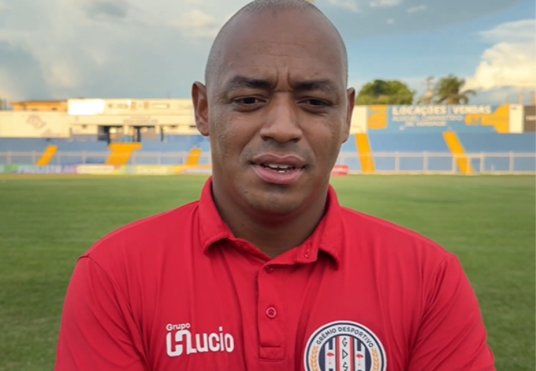 imagem da materia: Viola celebra primeira vitória do São-Carlense na Série A4