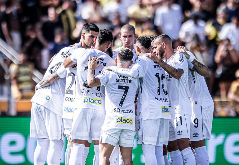 imagem da materia: Santos sai da zona de classificação no Paulistão