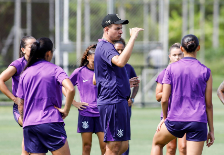 imagem da materia: Corinthians promove treino aberto do feminino na Fazendinha
