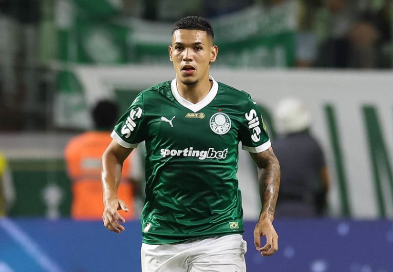 Jovens devem formar dupla de zaga do Palmeiras contra o Mirassol