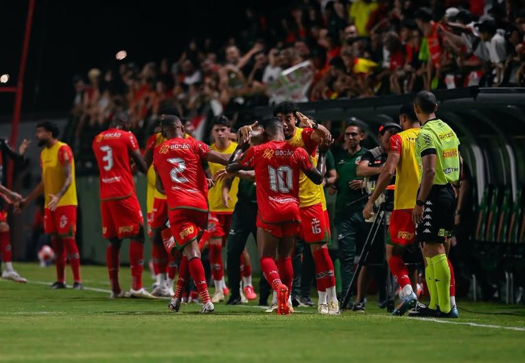 imagem da materia: Velo Clube vence e decreta o rebaixamento do Água Santa