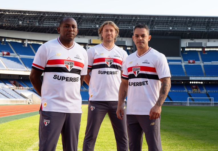 imagem da materia: SPFC lança uniforme comemorativo de 20 anos do Tri Mundial