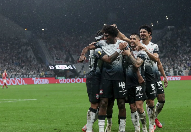 imagem da materia: Em partida dominante, Corinthians vence Noroeste em casa