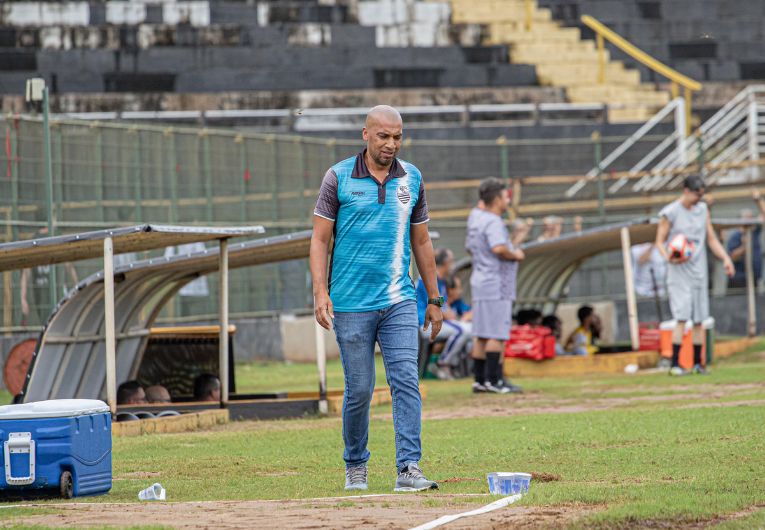 imagem da materia: Comercial demite Peixe e traz João Vallim como novo técnico