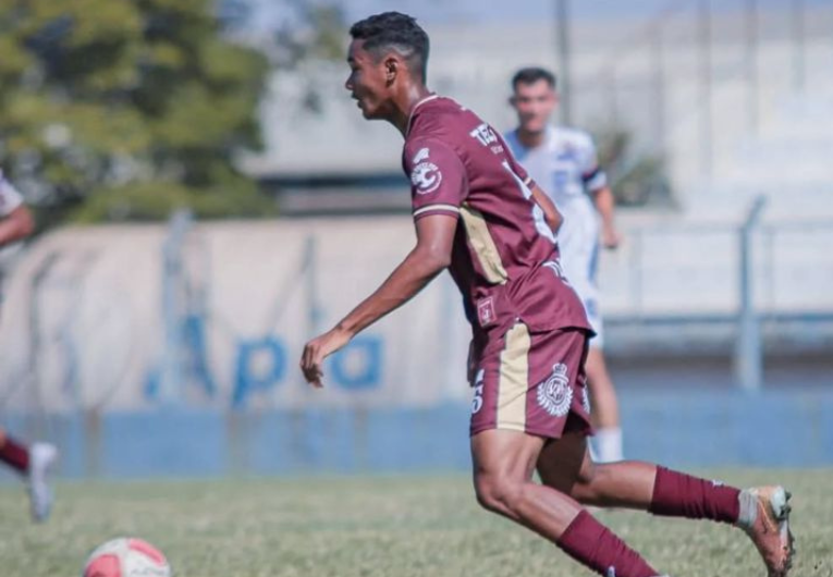 imagem da materia: Garoto de 17 anos estreou como profissional pelo Juventus