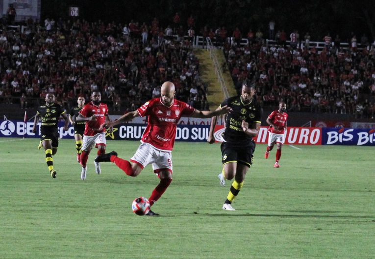 imagem da materia: Noroeste chega a oito jogos sem vitória